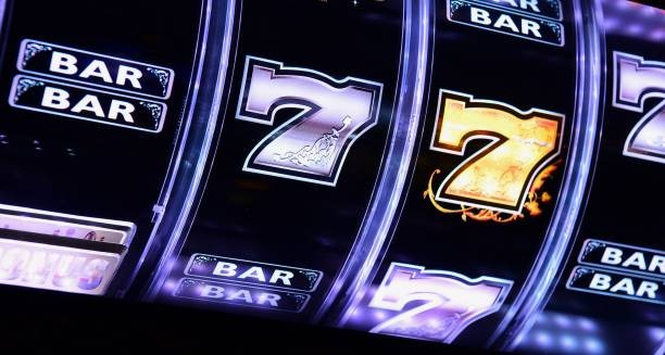 MMA slot game interface on fc25 showing combat-themed symbols and reel grid
